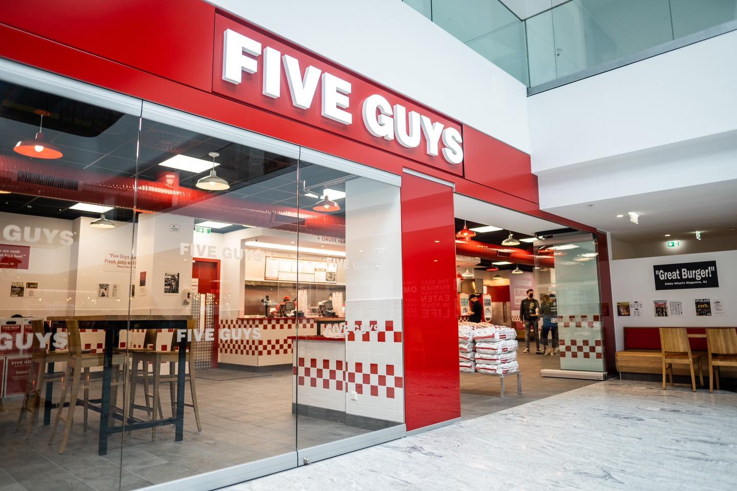Junte-se à Família Five Guys: Oportunidades de Trabalho em Um Ambiente Dinâmico e Acolhedor